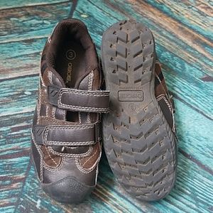 Boys Youth size 3 velcro shoes